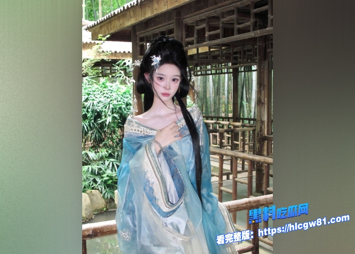 极品COSER女神福利姬占星猫唯美汉服大尺度视频流出白虎嫩穴玉足高清展现娇喘悦耳1
