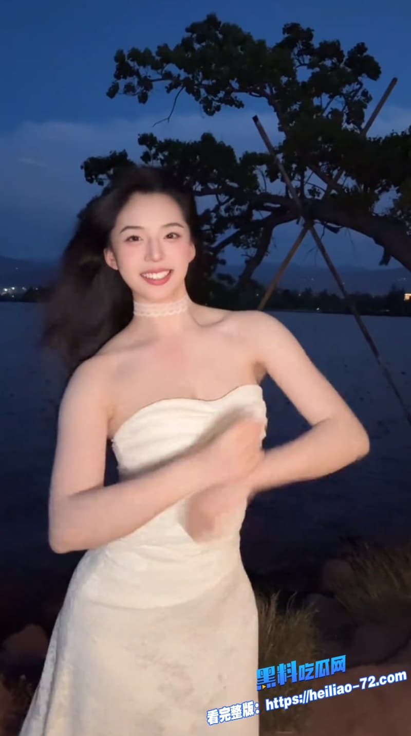 四川04年清纯小妹谭郑萱出租屋被大神猛干到喷水完整版骚穴太嫩了看一次硬一次2