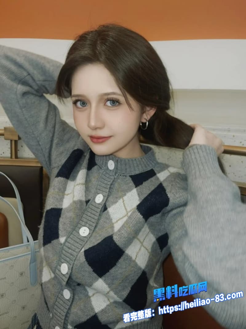黑丝露脸娇嫩精神小妹被纹身大哥床上狂干猛插淫叫不断各种姿势调教骚逼3