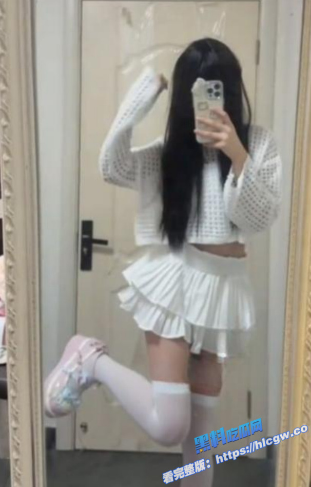 抖音精神小妹 袁帅 极品身材性感学生妹 私下兼职做骚鸡 1V1裸聊视频流出!图4 抖音精神小妹 袁帅 极品身材性感学生妹 私下兼职做骚鸡 1V1裸聊视频流出!图4