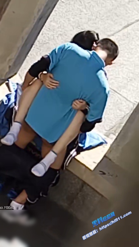 真实偷拍!某高中小情侣校园偷情啪啪被偷拍 脱着裤子就在学校里干 女上位骑乘大屌!5 真实偷拍!某高中小情侣校园偷情啪啪被偷拍 脱着裤子就在学校里干 女上位骑乘大屌!5