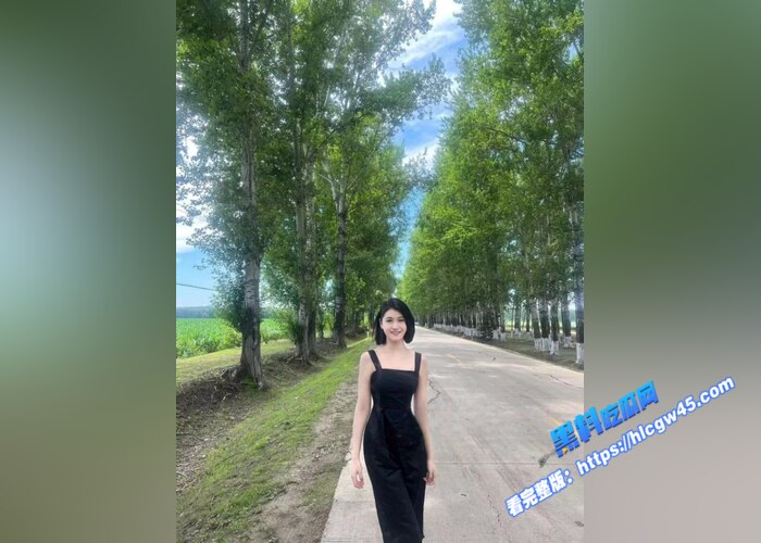 黑料PK！广西民族大学校花 吴芷舒 VS 辽宁传媒学院女神 郭奕函 校花和女神谁更受欢迎21