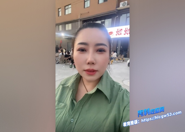 抖音最新热瓜河南武陟抖音小网红贾珍醉酒后用崂山啤酒瓶自慰骚穴让网友大开眼界直接火爆全网 图3WH700x500px 抖音最新热瓜河南武陟抖音小网红贾珍醉酒后用崂山啤酒瓶自慰骚穴让网友大开眼界直接火爆全网 图3WH700x500px