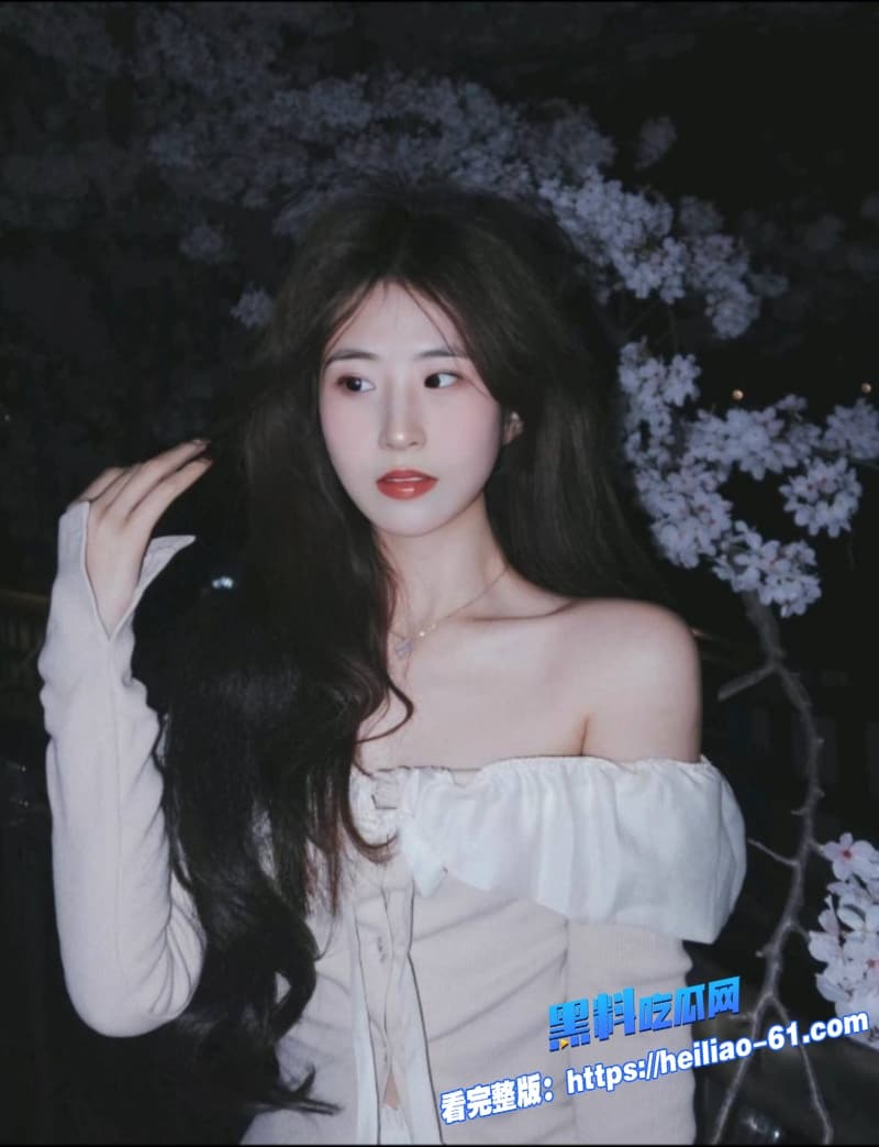 海角父女乱伦老爸带着长腿女儿丽丽去朋友家楼梯间疯狂做爱洛丽塔女儿被巨屌疯狂抽插淫荡声响彻整栋楼1