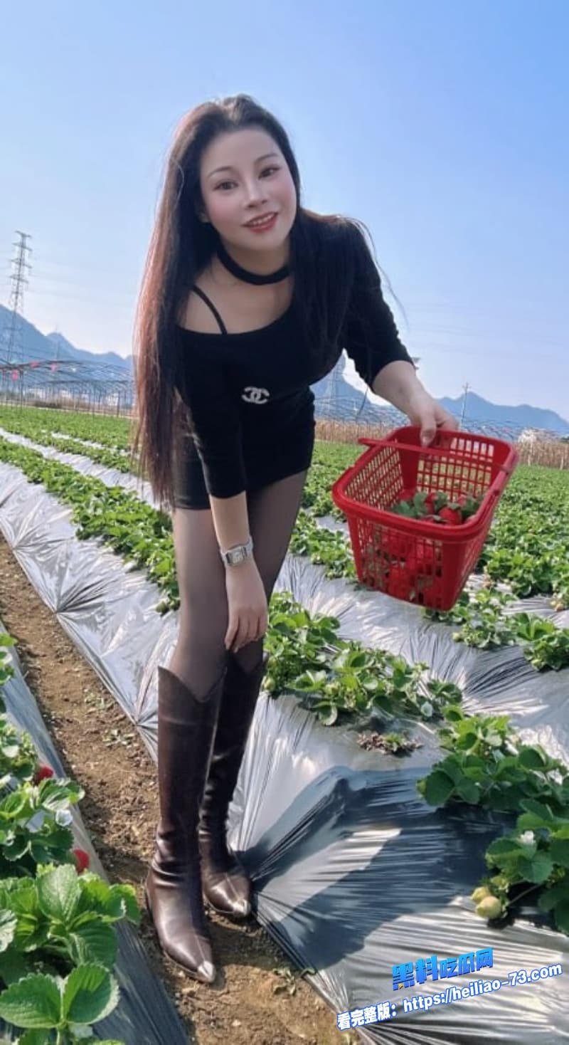 真实兄妹乱伦周末趁父母不在家直接把骚妹妹按在床上无套狂干到喷2 真实兄妹乱伦周末趁父母不在家直接把骚妹妹按在床上无套狂干到喷2