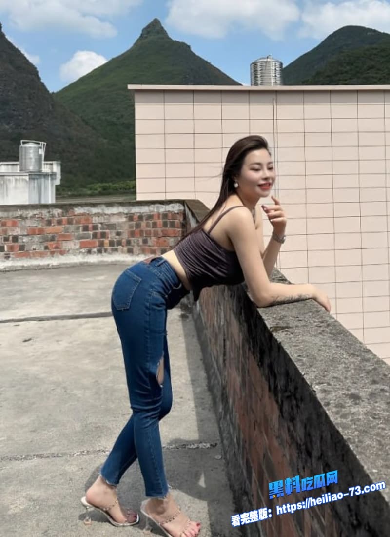 真实兄妹乱伦周末趁父母不在家直接把骚妹妹按在床上无套狂干到喷3 真实兄妹乱伦周末趁父母不在家直接把骚妹妹按在床上无套狂干到喷3