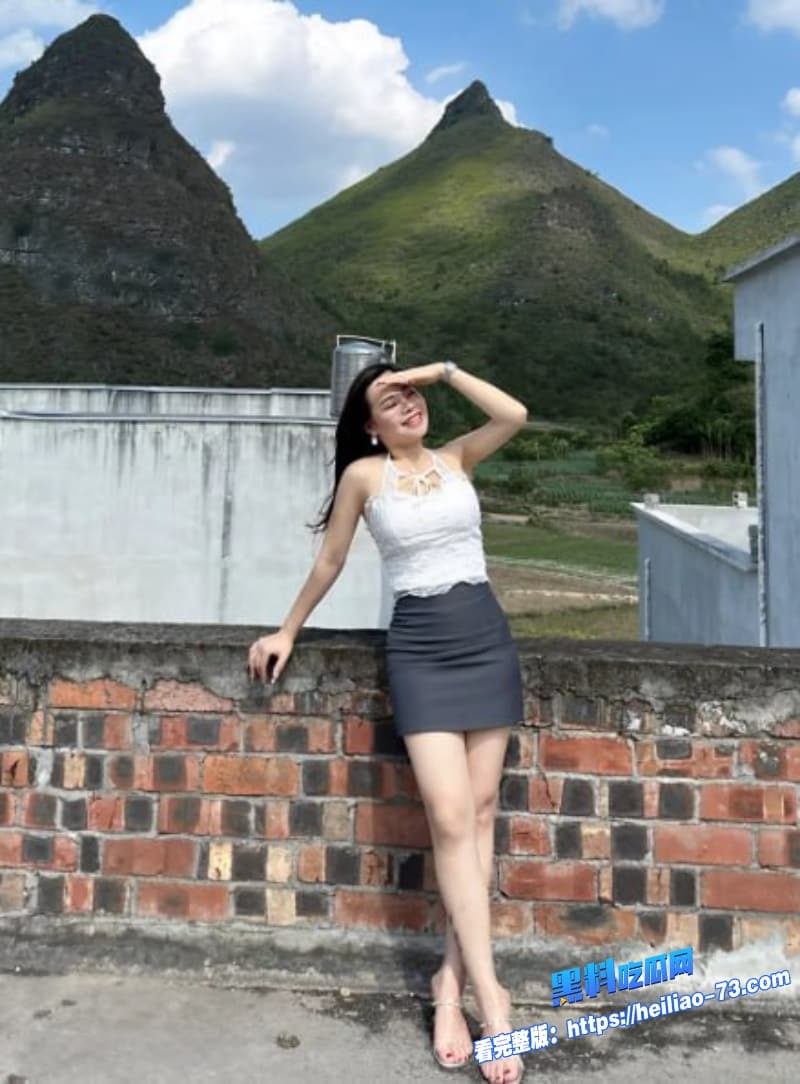 真实兄妹乱伦周末趁父母不在家直接把骚妹妹按在床上无套狂干到喷4 真实兄妹乱伦周末趁父母不在家直接把骚妹妹按在床上无套狂干到喷4