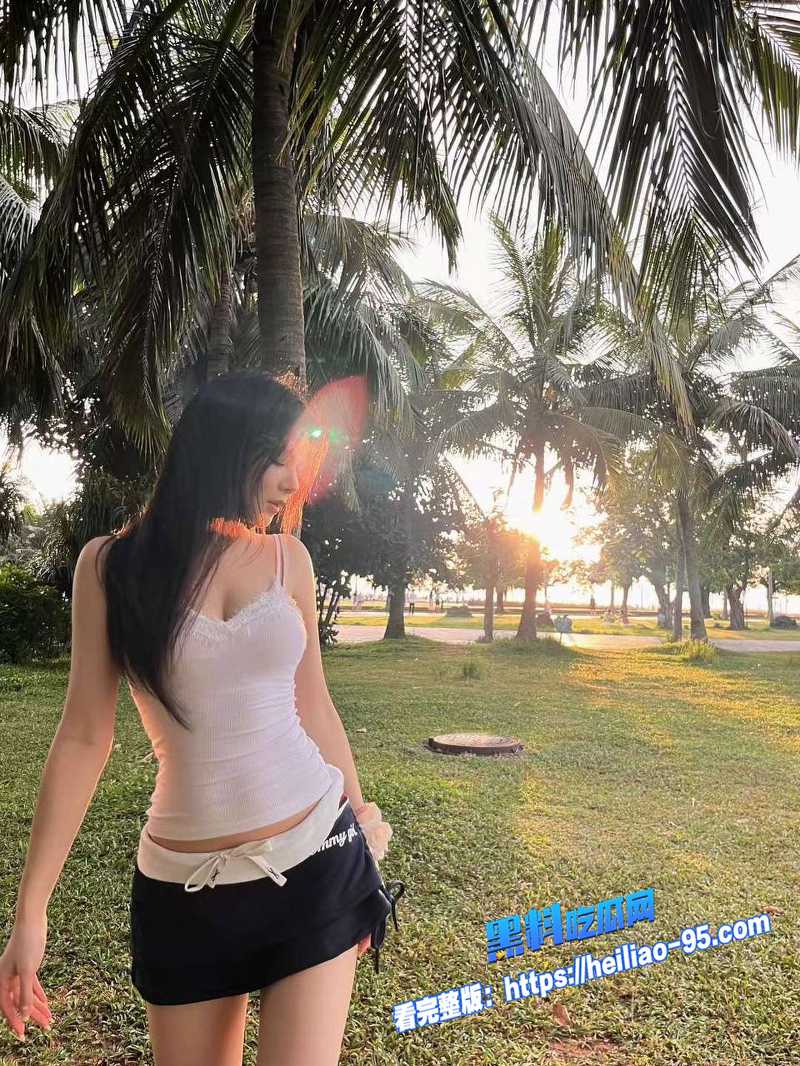 顶美御姐酒店开房啪啪 黑色情趣皮衣翘臀主动榨精 气质美女认真吃鸡 完全沉浸在快感里图6