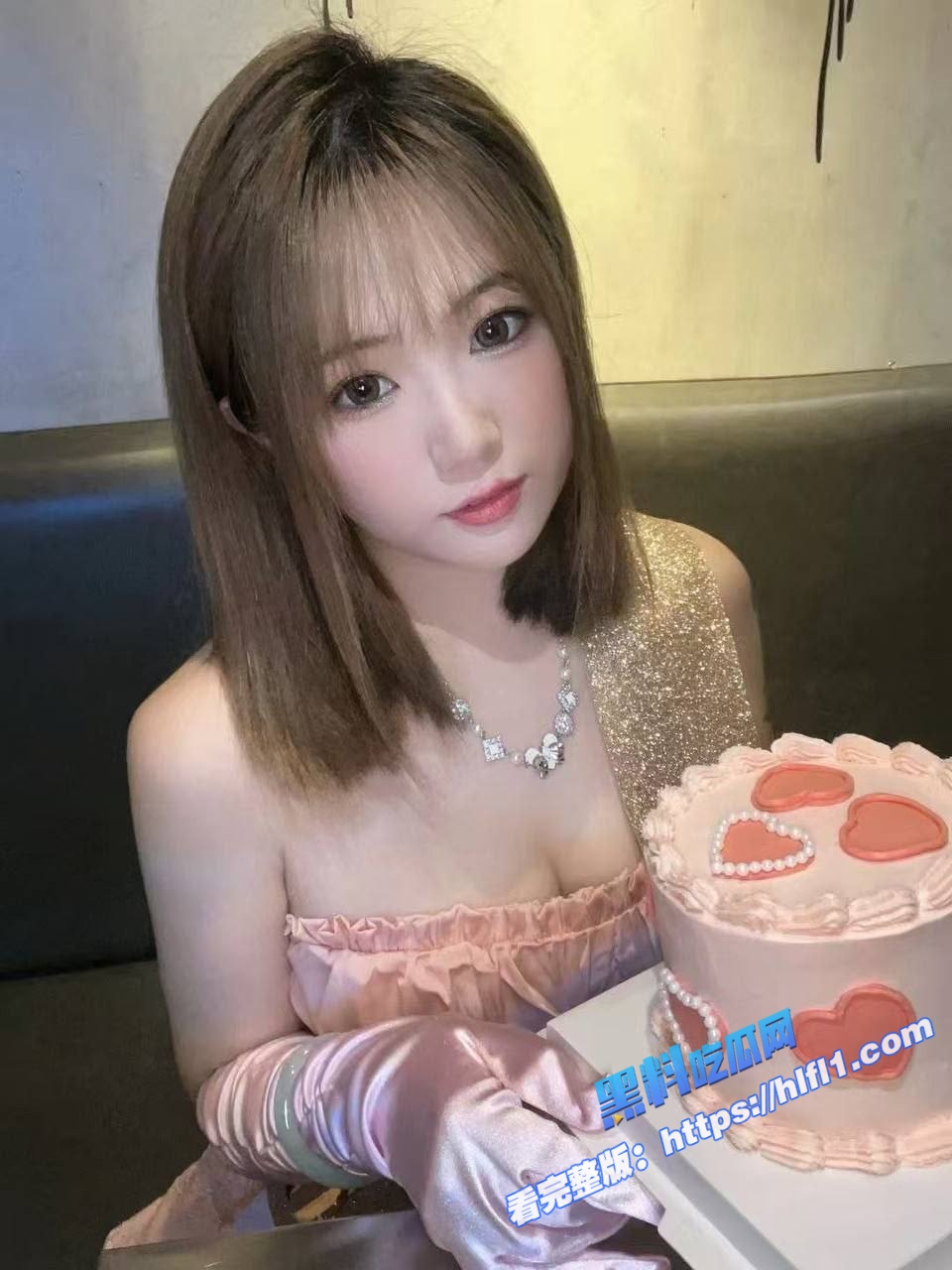 抖音20W粉丝网红 华华华酱 出轨榜一大哥车震被抓 吓得裤子都来不及提起来！3