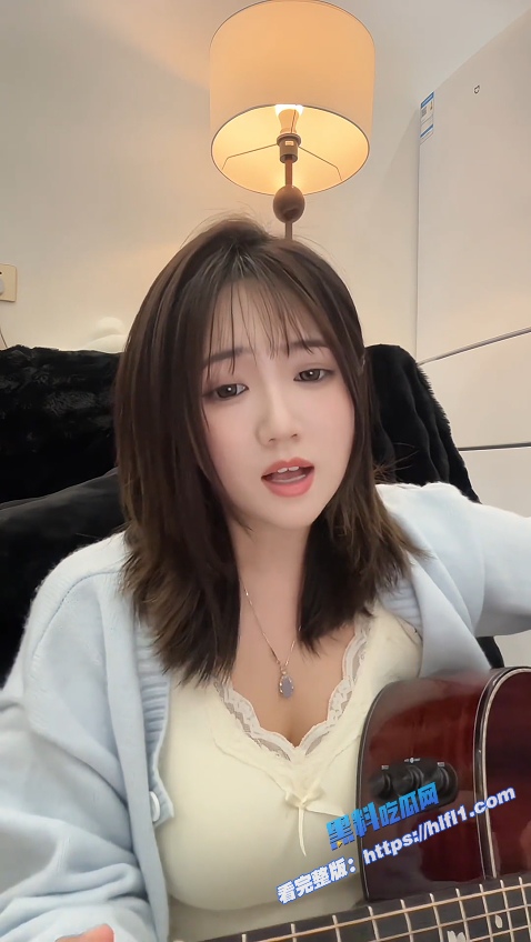 抖音20W粉丝网红 华华华酱 出轨榜一大哥车震被抓 吓得裤子都来不及提起来！4