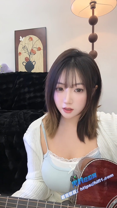 抖音20W粉丝网红 华华华酱 出轨榜一大哥车震被抓 吓得裤子都来不及提起来！5