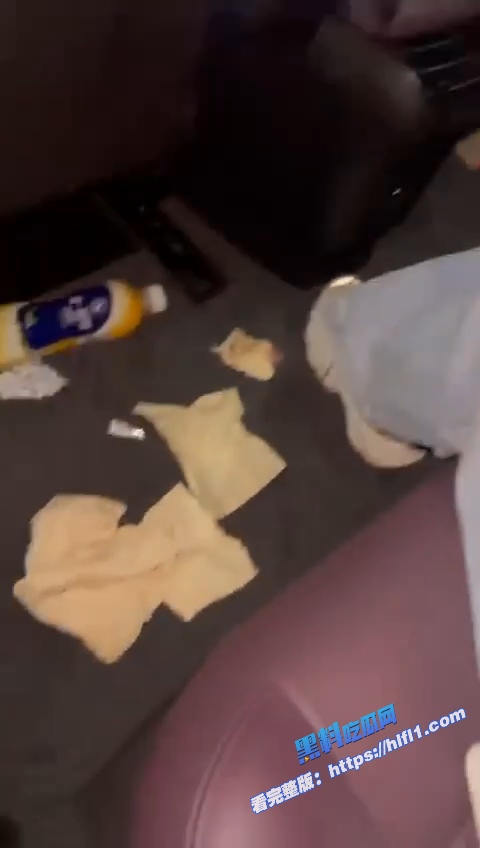抖音20W粉丝网红 华华华酱 出轨榜一大哥车震被抓 吓得裤子都来不及提起来！11