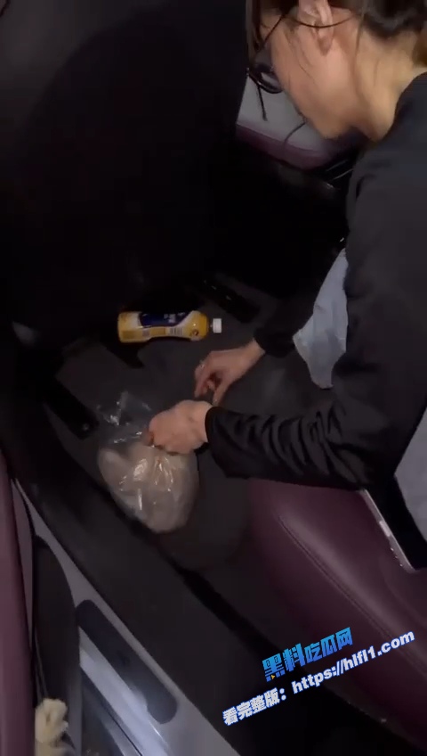 抖音20W粉丝网红 华华华酱 出轨榜一大哥车震被抓 吓得裤子都来不及提起来！12
