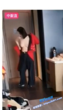抖音18万粉的美女车模 蕾贝卡 直播露点视频完整版 乳形暴露福利满屏！5