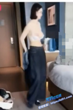 抖音18万粉的美女车模 蕾贝卡 直播露点视频完整版 乳形暴露福利满屏！6