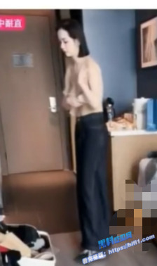 抖音18万粉的美女车模 蕾贝卡 直播露点视频完整版 乳形暴露福利满屏！7