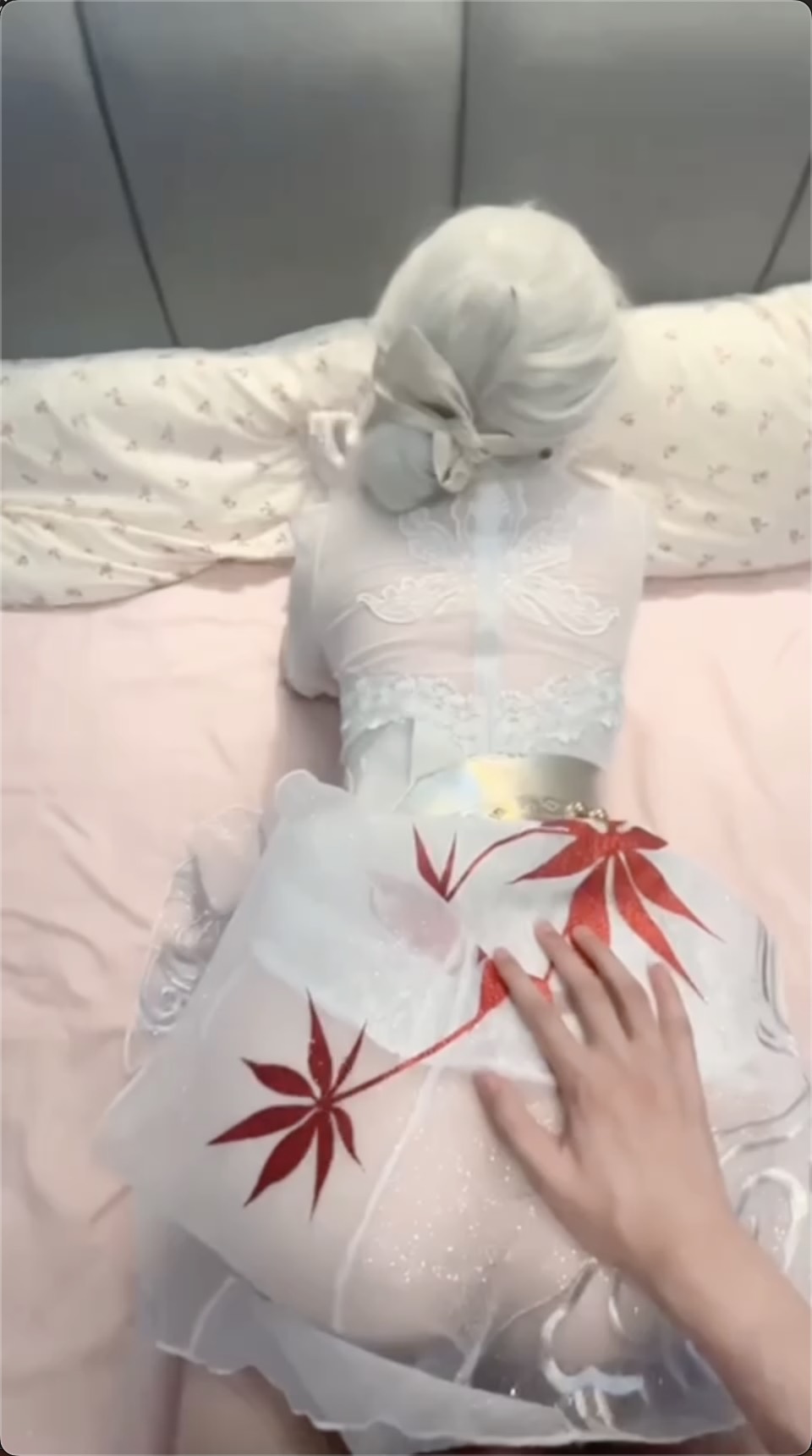 极品coser福利姬 来自2.5次元的诱惑吃鸡 屁眼和无毛嫩穴全都一览无遗4