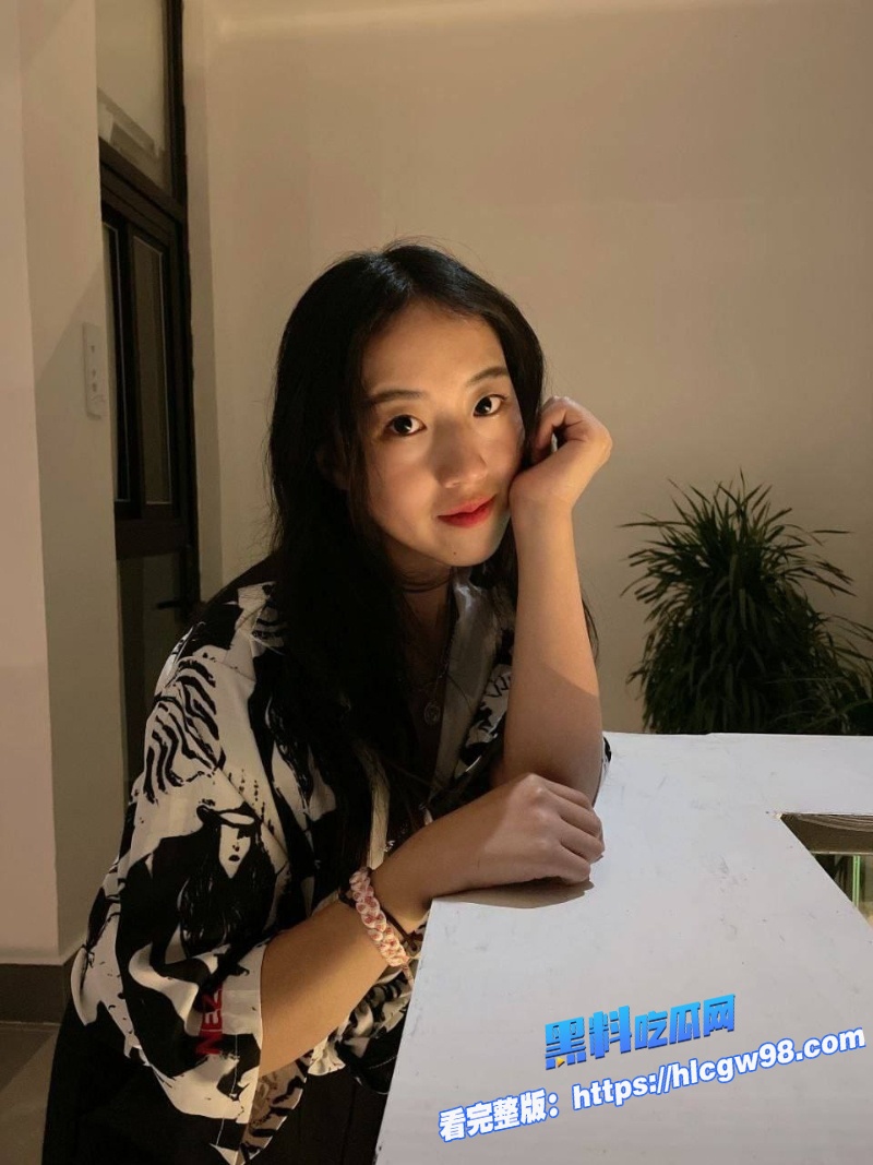 佛山清纯女大学生遭富二代迷晕拖行酒店总统套房倒吊3P变态玩法毫无下限1 佛山清纯女大学生遭富二代迷晕拖行酒店总统套房倒吊3P变态玩法毫无下限1