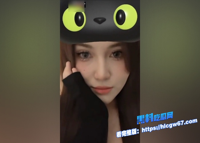 新疆维吾尔族在校大学生兼职外围视频流出欧美范儿十足一上来就给发骚照网络上各种调教 1