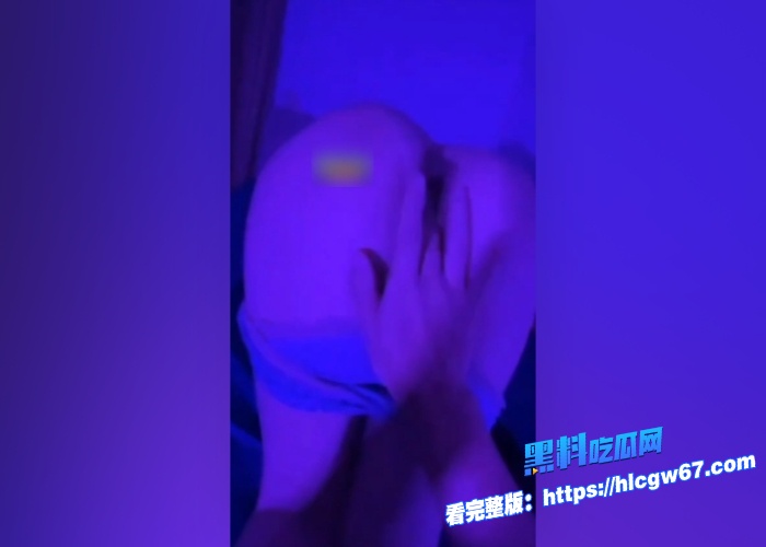 新疆维吾尔族在校大学生兼职外围视频流出欧美范儿十足一上来就给发骚照网络上各种调教 10