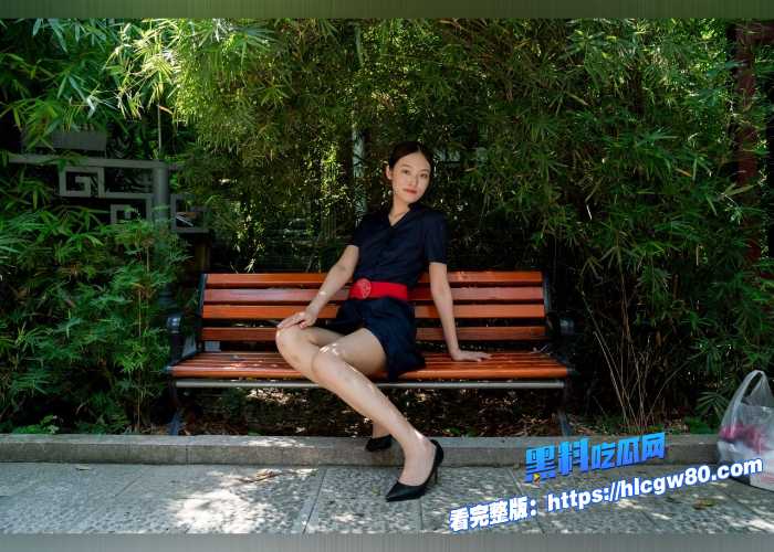 国模欣茹大尺度户外露出私拍流出淡淡的少妇感配上OL制服简直绝了5