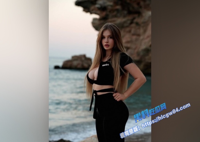 Fansly顶级巨乳美女网黄Comatozze4