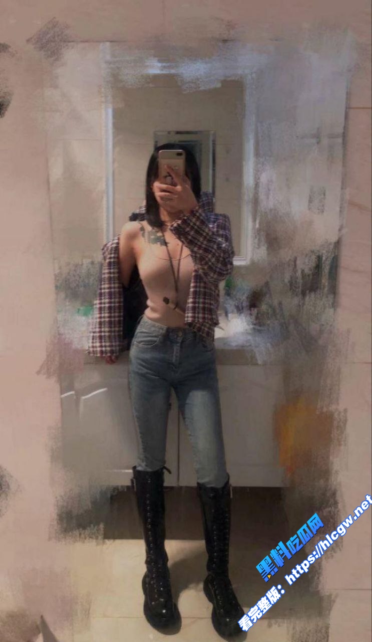 长沙美术学院学生王莎俪照片