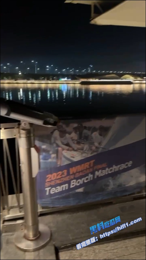 半夜跟小哥哥到滨海公园海边散步 情不自禁吃起肉棒 半途被保安发现落荒而逃！2
