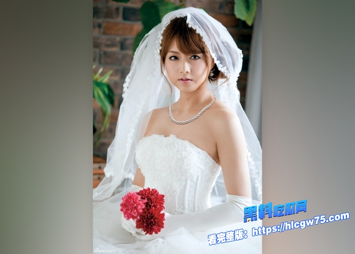 黑料解说已婚少妇出轨偷情儿子老师吉泽明步荡妇为爱痴款直接下药迷倒老公让情人大力操自己11