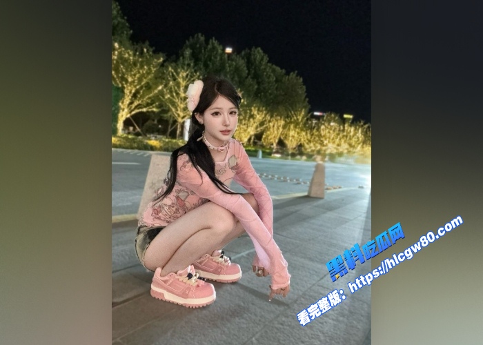 推特极品福利姬小屁看似甜美可爱的表情私下露脸裸舞翘臀美穴扭动自慰喷水小屁的反差魅力让人彻底上瘾 图1