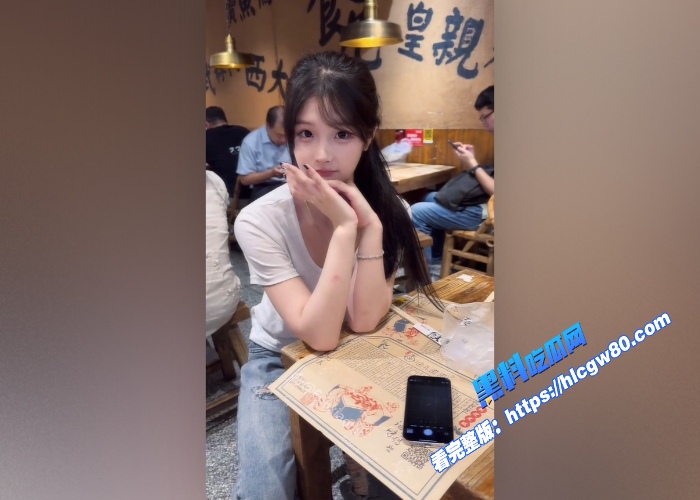 推特极品福利姬小屁看似甜美可爱的表情私下露脸裸舞翘臀美穴扭动自慰喷水小屁的反差魅力让人彻底上瘾 图2