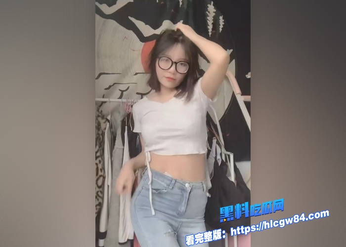 快手舞蹈主播 周周乖仔 最新定制裸舞视频流出 舞姿热情似火 全裸乳摇卡点节奏感十足！ 4