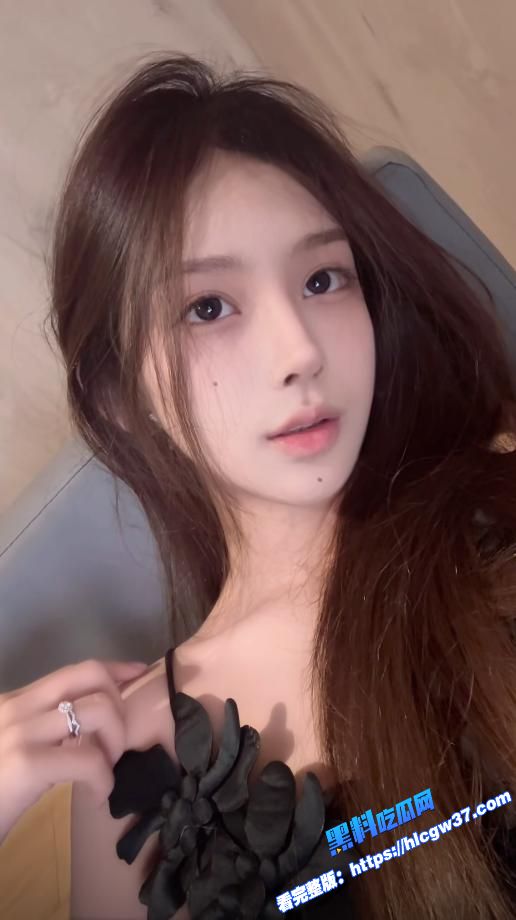 抖音网红 幼猫 和前男友性爱视频被曝光 掰穴扣逼口交淫荡十足 无套中出后入乳房乱甩让人眼花缭乱!图2 抖音网红 幼猫 和前男友性爱视频被曝光 掰穴扣逼口交淫荡十足 无套中出后入乳房乱甩让人眼花缭乱!图2