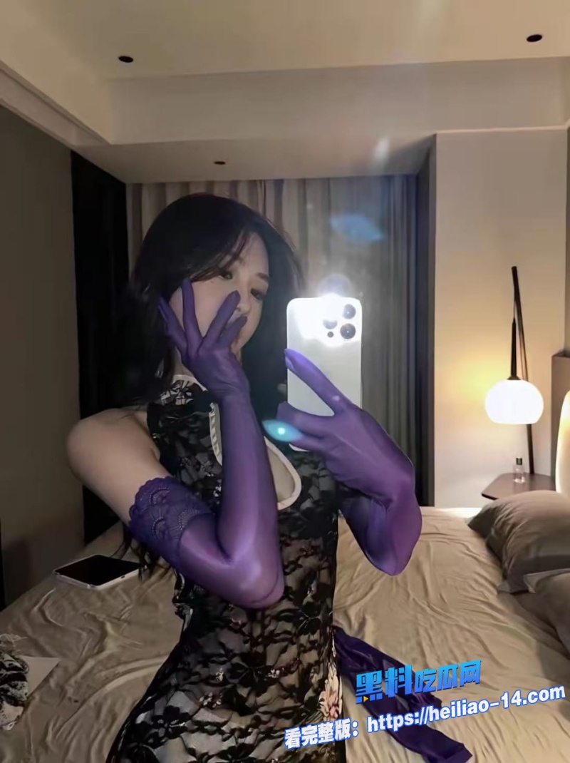 骚八头身车模御Vivi重金私密1V1网调长腿翘臀阿黑颜3