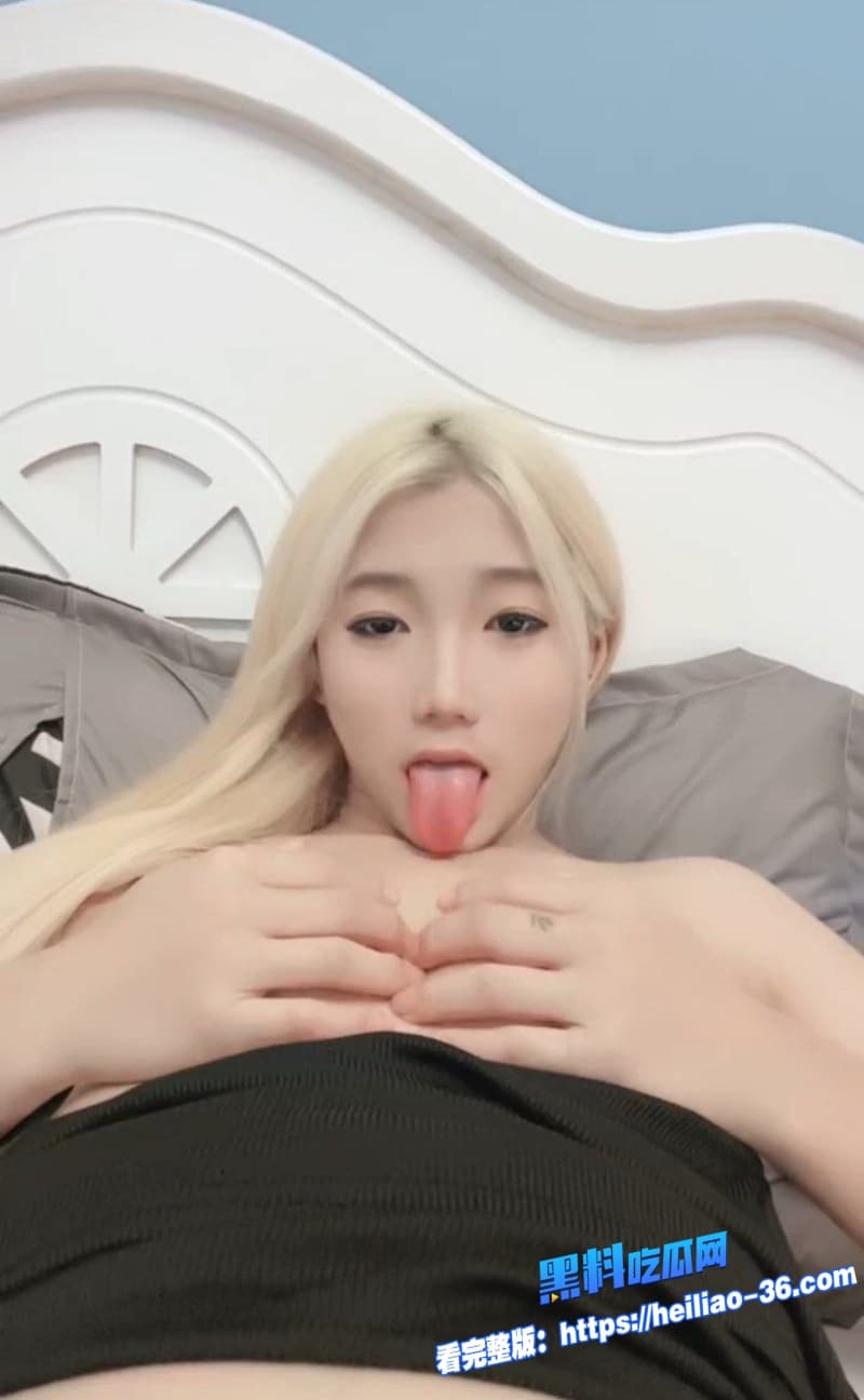 精神小妹黄毛骚货道具自插高潮把自己玩到喷水浪叫这个反差黄毛越看越上头1