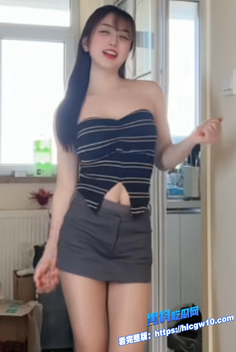 抖音网红小团嫂私定合集纯欲肉丝情趣装车内大秀丝足3