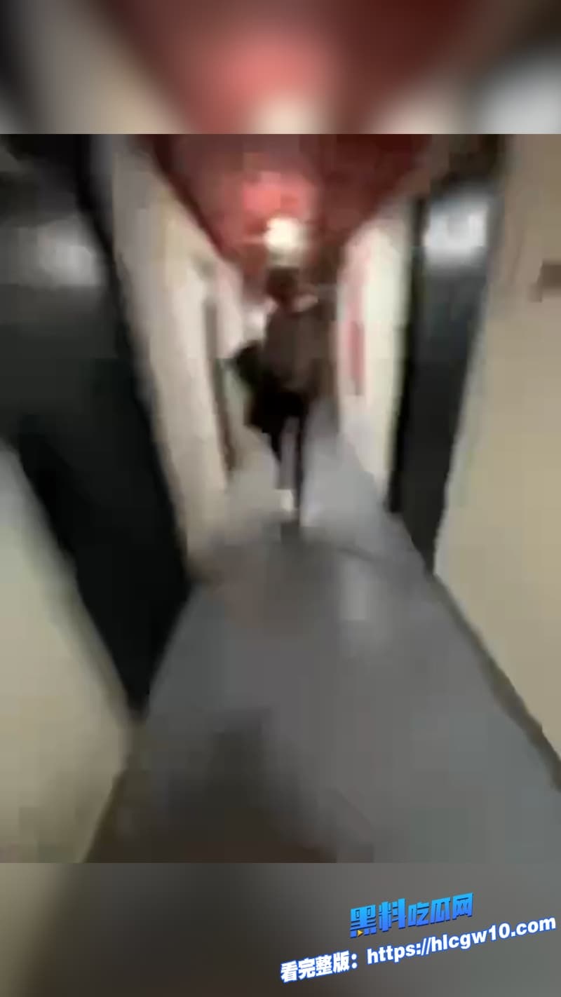 抖音高街帝网红走心被杀马特精神小伙房间群殴完整版视频曝光网友直呼这畜牲活该被锤11
