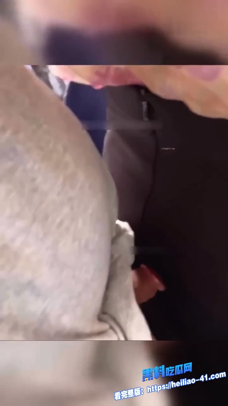 地铁顶摸街射神作变态男到处猎艳偷拍无内裤妹公交车顶臀街射牛仔裤女孩路人直接懵逼14