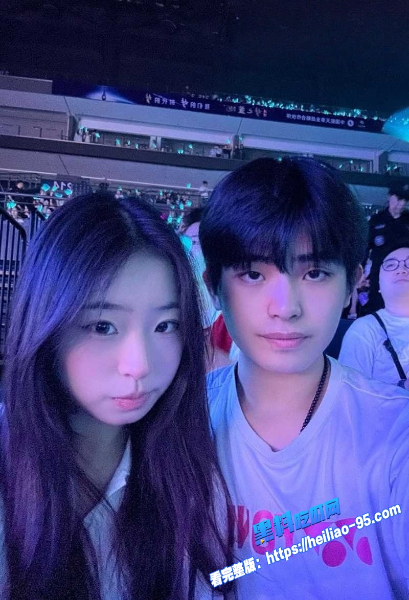 济南高颜值大学生跟富二代男友车震酒店开房揉奶骑乘骚浪到飞起5