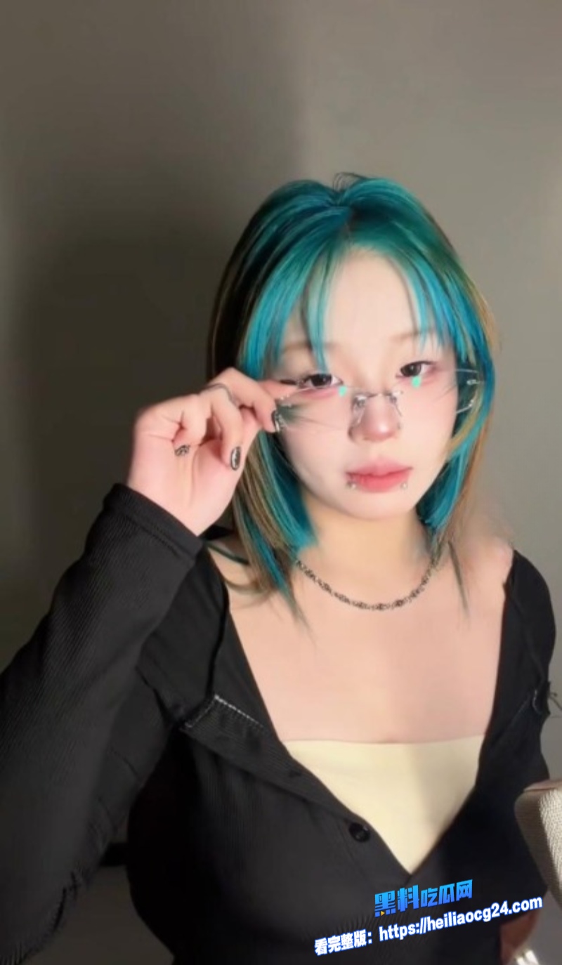 精神小妹大尺度裸舞 1