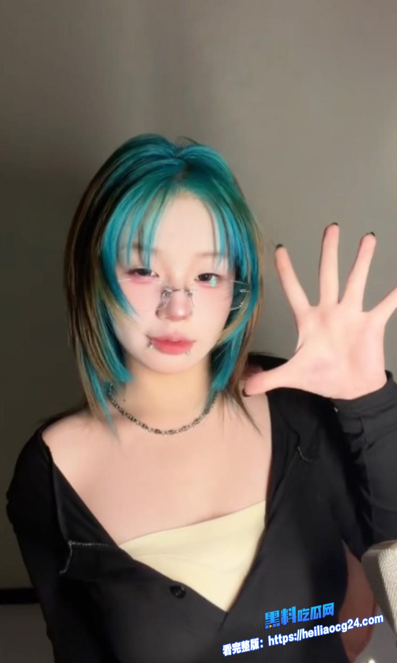 精神小妹大尺度裸舞 2