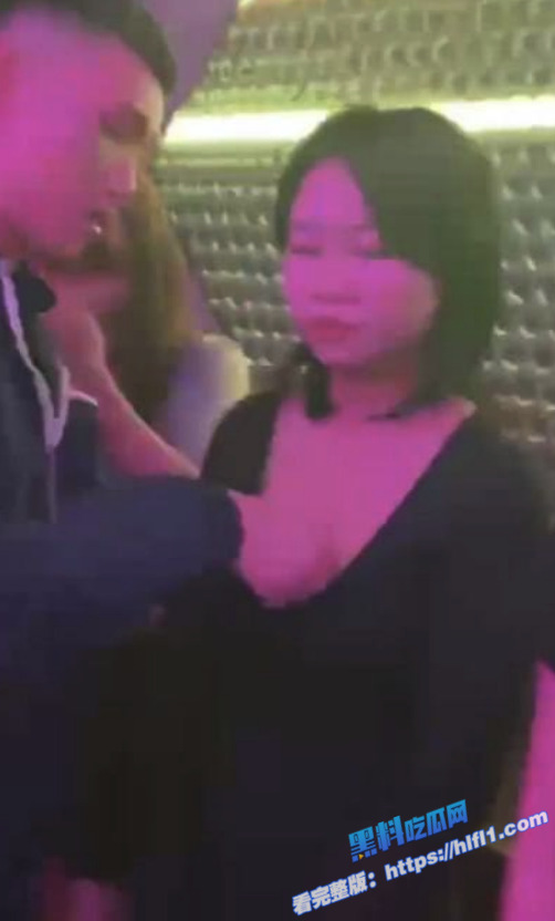 商K包间淫乱现场曝光 边摸奶边唱歌 小姐姐跳舞助性 年底工程款到账的老总们都玩疯了!1