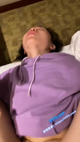 真实投稿！家长群里认识的妹子 加好友直接就说交个朋友 约到家里深入交流！5