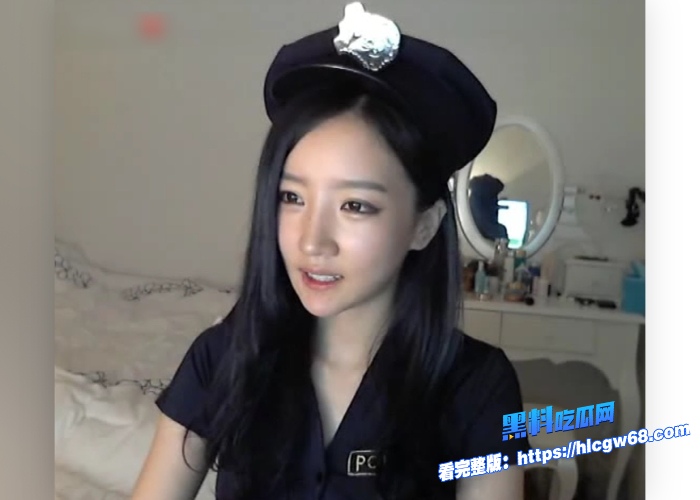 韩国黄播鼻祖第一女神朴妮唛早期直播绝版裸舞视频第四弹高颜值女神女警制服诱惑直播半漏朦胧超级诱惑鸡儿多少人的青春回忆 图1