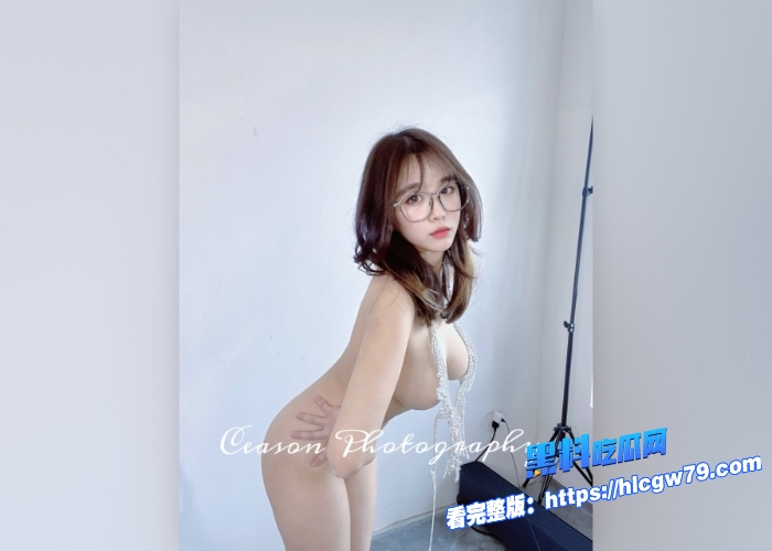 清纯可爱眼镜学妹为了攒出国留学学费甘愿沦为金主胯下性奴调教视频曝光黑色足交口爆楚楚可怜惹人怜惜6 清纯可爱眼镜学妹为了攒出国留学学费甘愿沦为金主胯下性奴调教视频曝光黑色足交口爆楚楚可怜惹人怜惜6