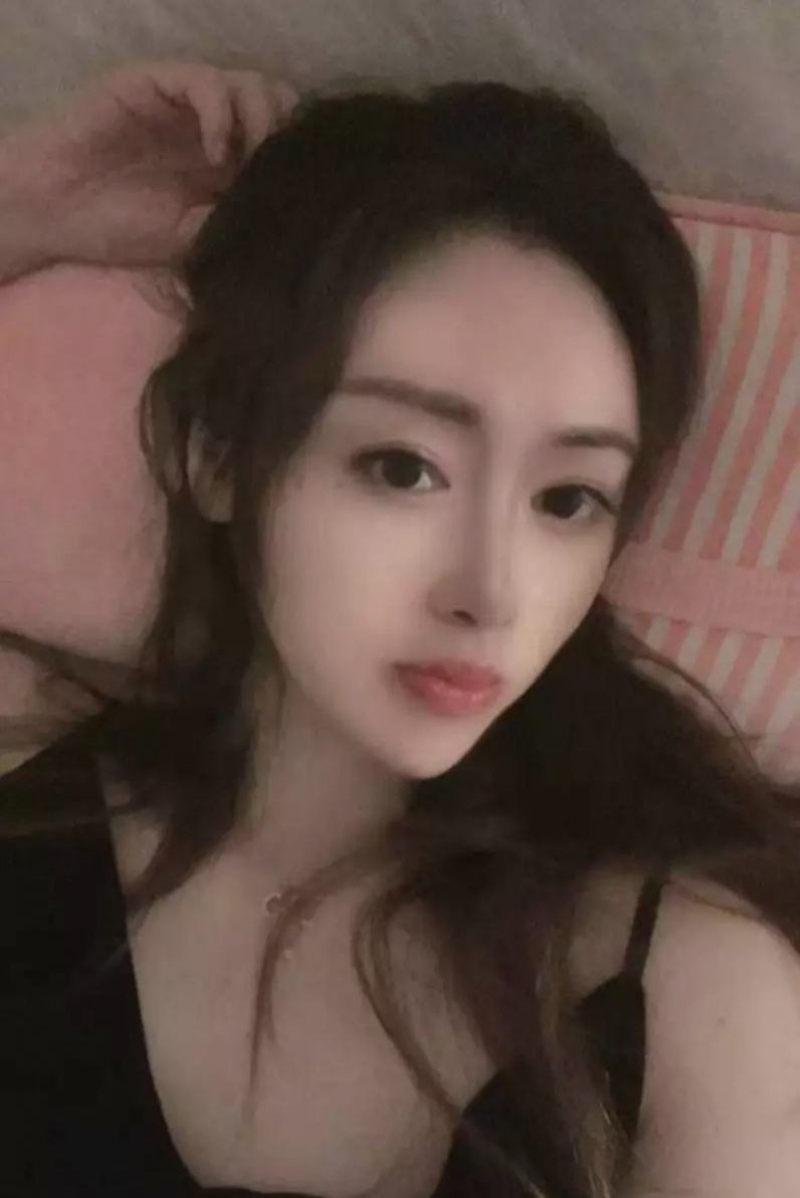 湖南大美女宫佳怡舔蛋蛋吸得啧啧响1