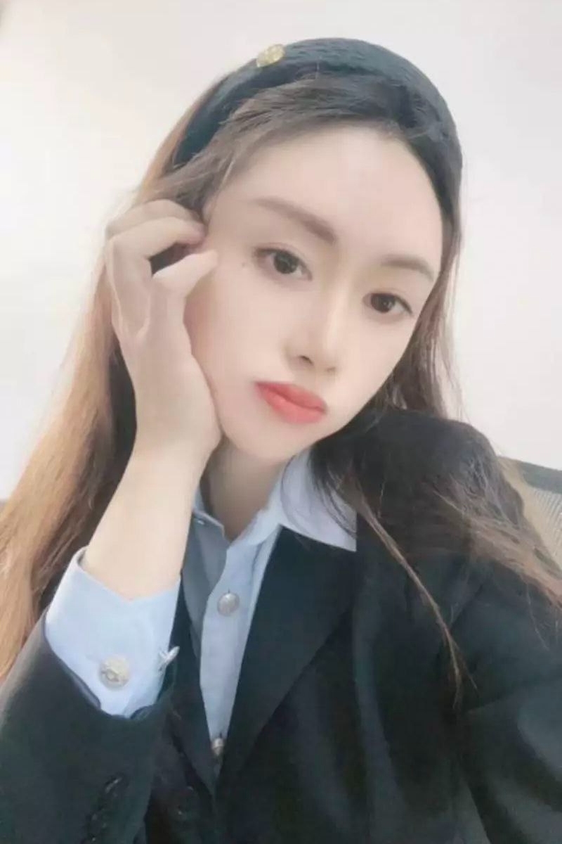 湖南大美女宫佳怡舔蛋蛋吸得啧啧响2