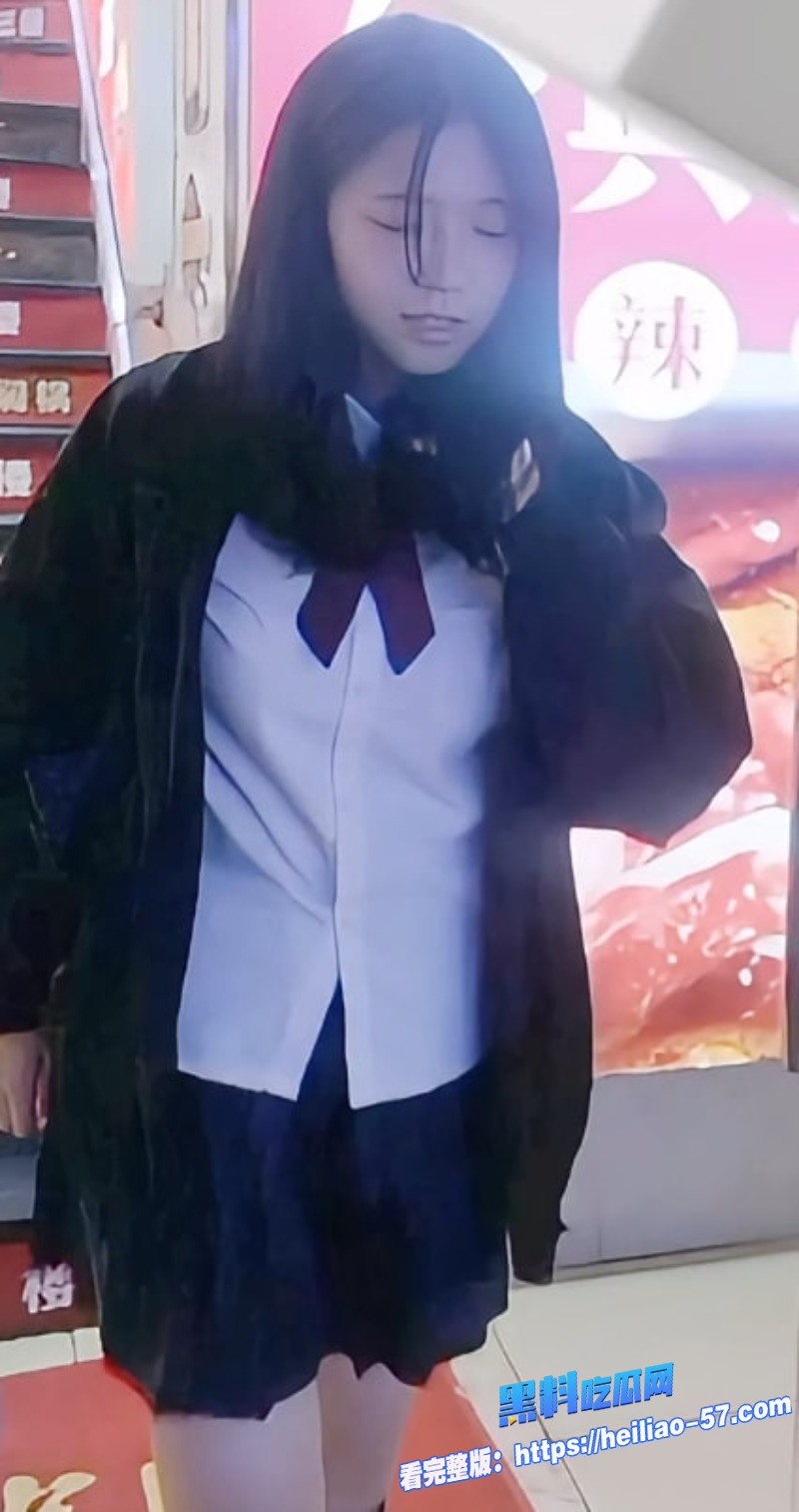 街头高清偷拍火锅店厕拍少女全过程清纯嫩妹上厕所放尿排便被高清偷录1