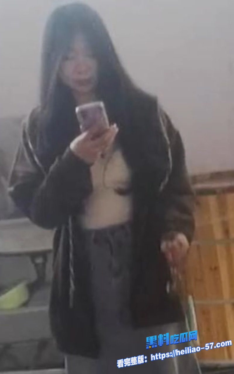 街头高清偷拍火锅店厕拍少女全过程清纯嫩妹上厕所放尿排便被高清偷录3