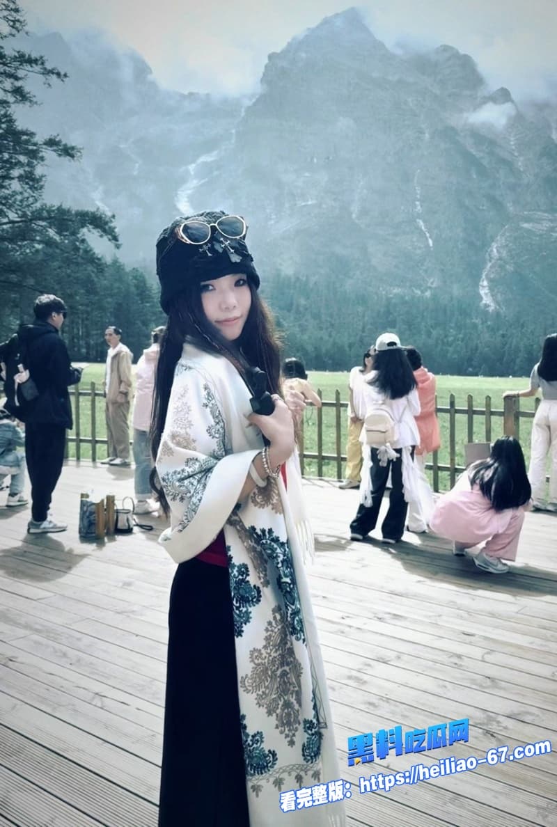 瓜友投稿佛山禅城反差婊陈倩瑜性爱视频流出停车场狂舔巨屌床上后入疯狂抽插至高潮4